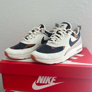 Women’s Nike Air Max Thea size 7
